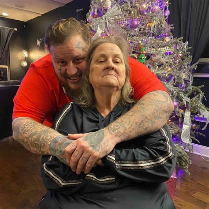 Jelly Roll Mother celebzbiography.com